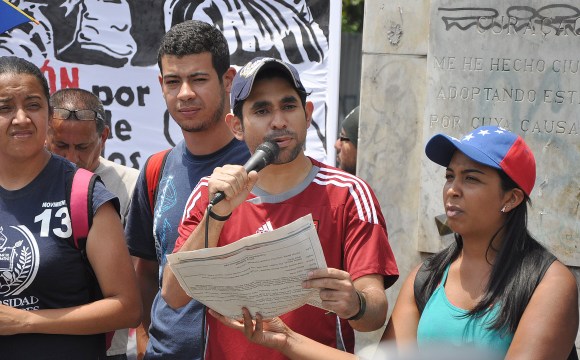 LOS ESTUDIANTES LEYERON UN MANIFIESTO 05,03,14