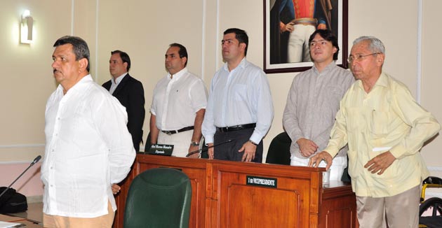 En la mesa principal, de izquierda a derecha: Homero Ruíz, diputado a la Asamblea Nacional de Venezuela; Gregorio Angarita, gobernador encargado de Norte; Abel Moreno, presidente de la Asamblea de Norte; Wilmar Cepeda, presidente del Concejo de Cúcuta, y Wálter Márquez, diputado a la Asamblea Nacional de Venezuela. (Foto EDINSSON FIGUEROA / La Opinión)