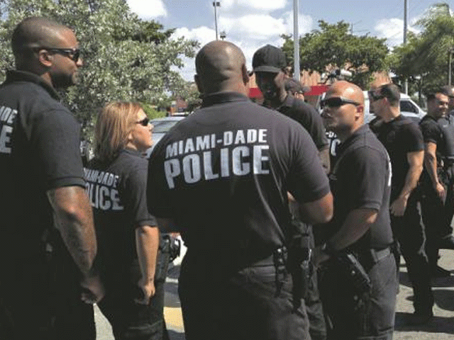 Foto Diario Las Américas/ Agentes del equipo especial RID (Robbery Intervention Detail)