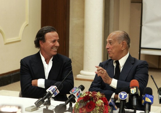 julioIglesias-OscardelaRenta