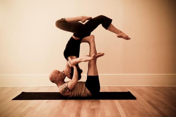 10_acro_yoga