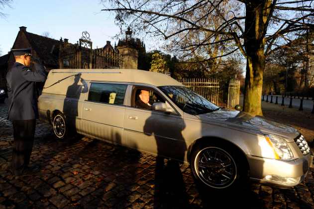 A hearse carrying Belgium's Queen Fabiola leaves the Stuyvenberg Palace in Brussels