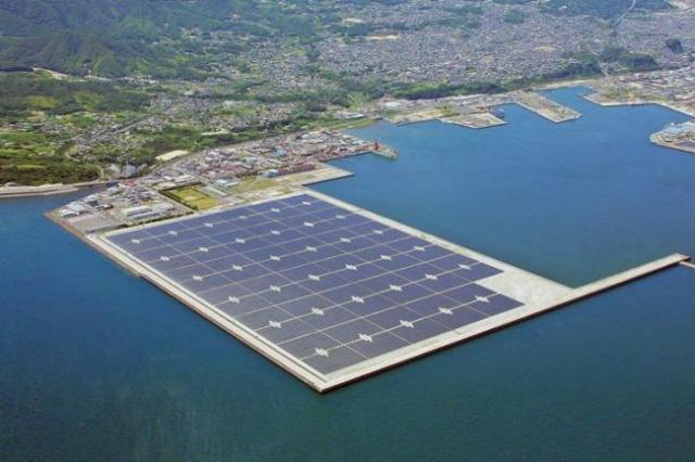 Foto:  planta solar flotante / xataka.com