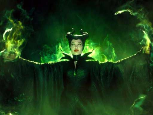 #3 'Maleficent' (USD 757.8 millones) - Para quienes dudaban que Angelina Jolie aún posee arrastre taquillero, esta adaptación (o más bien, reinvención) de la historia de 'La Bella Durmiente' les demostró que estaban equivocados.