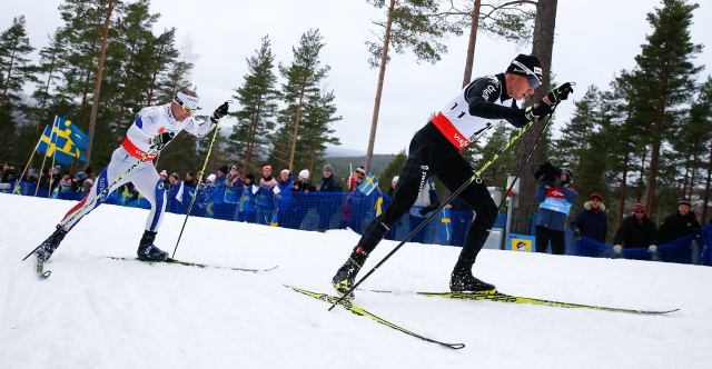 Foto: Darío Cologna de Suiza (R) y de Eslovaquia Martin Bajcicak compiten en de los hombres 15 kilometros de carrera individuo libre en el Campeonato Mundial de Esquí Nórdico en Falun 25 de febrero de 2015. REUTERS