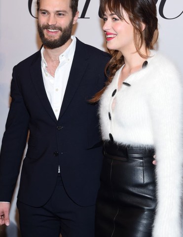 rs_634x1024-150206091813-634.Jamie-Dornan-Dakota-Johnson-JR-2615