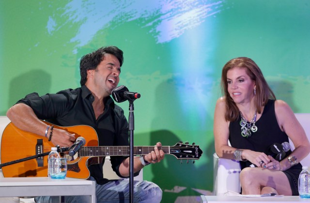 Luis Fonsi, Leila Cobo