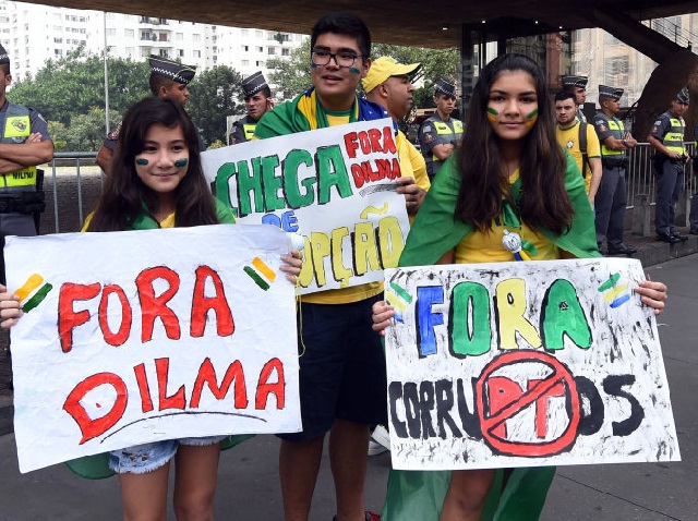 "Fora Dilma" y "Fora Corruptos" se repiten en todas las ciudades / Foto Veja