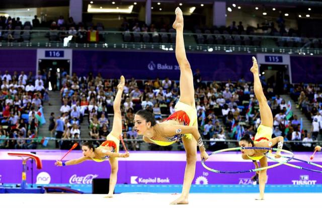 Las integrantes de la selección española de gimnasia rítmica ejecuta su ejercicio durante los I Juegos Europeos, que se disputan en Bakú, Azerbaiyán hoy 17 de junio de 2015. EFE/Robert Ghement