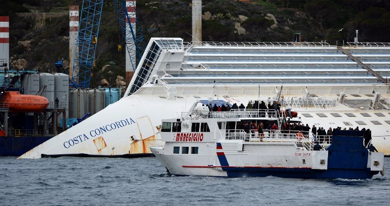 La isla de Giglio recuerda a las víctimas del Costa Concordia un año después (Fotos)