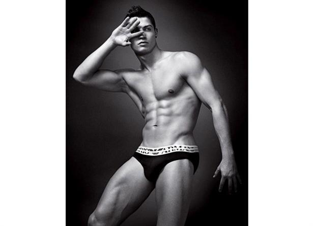 Así se ve Cristiano Ronaldo en interiores (Fotos HOT)