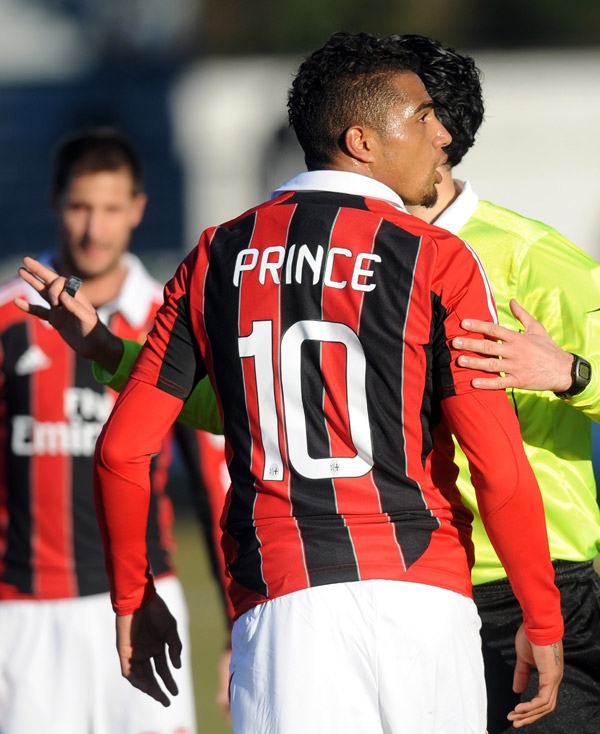 Mensajes racistas contra Boateng obligan al Milan a retirarse de amistoso