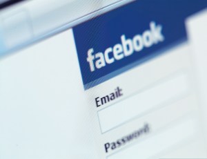 Facebook sigue con la idea de cobrar para que los mensajes “lleguen donde es”