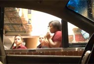 Geniales reacciones causó el fantasma que come McDonalds
