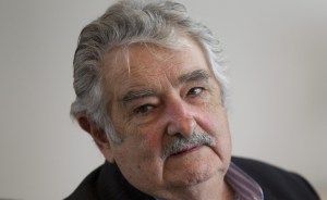 Mujica dice que si Chávez no supera el mal que tiene, la vida continúa
