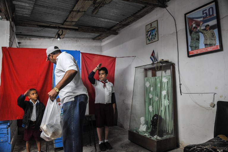 Comenzaron elecciones parlamentarias en Cuba sin sorpresas ni opositores