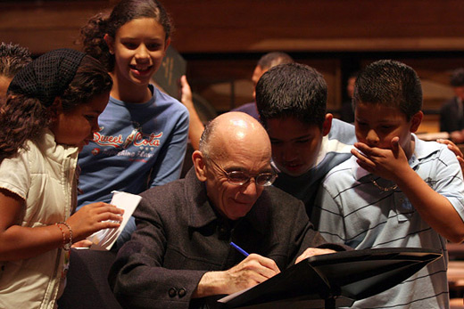 Maestro José Antonio Abreu fue condecorado por el Gobierno dominicano