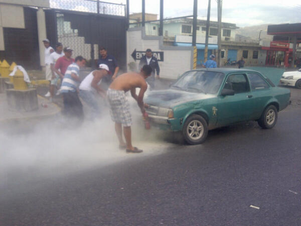 Se incencia carro en la carretera nacional Cagua – La Villa (FOTO)