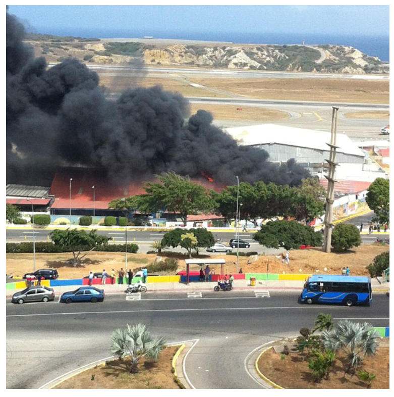 Controlado el incendio en Maiquetía (Fotos)