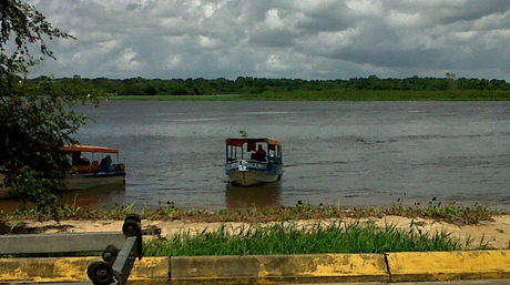 Sujetos armados asaltaron una embarcación cargada de comida en Monagas