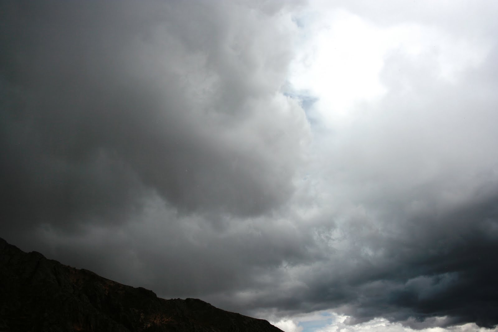 Sábado con precipitaciones dispersas en gran parte del país