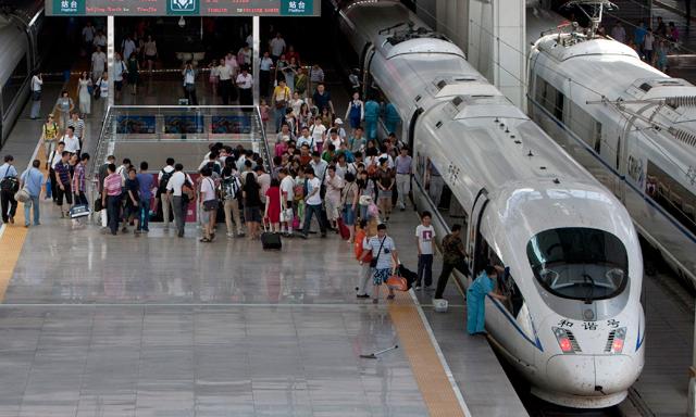 Un tren de alta velocidad se descarrila en Japón