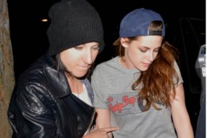 Kristen Stewart intenta superar a Robert con una mujer