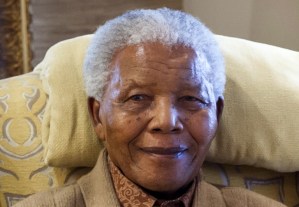 Nelson Mandela se encuentra bien y su salud mejora