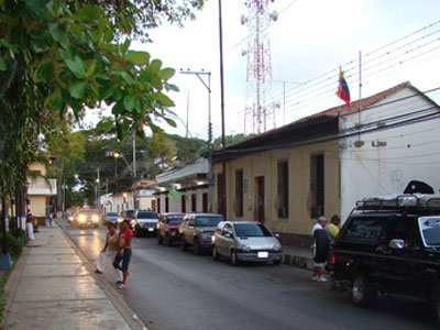 Sorprenden a empleado de frigorífico cuando se estaba robando un jamón