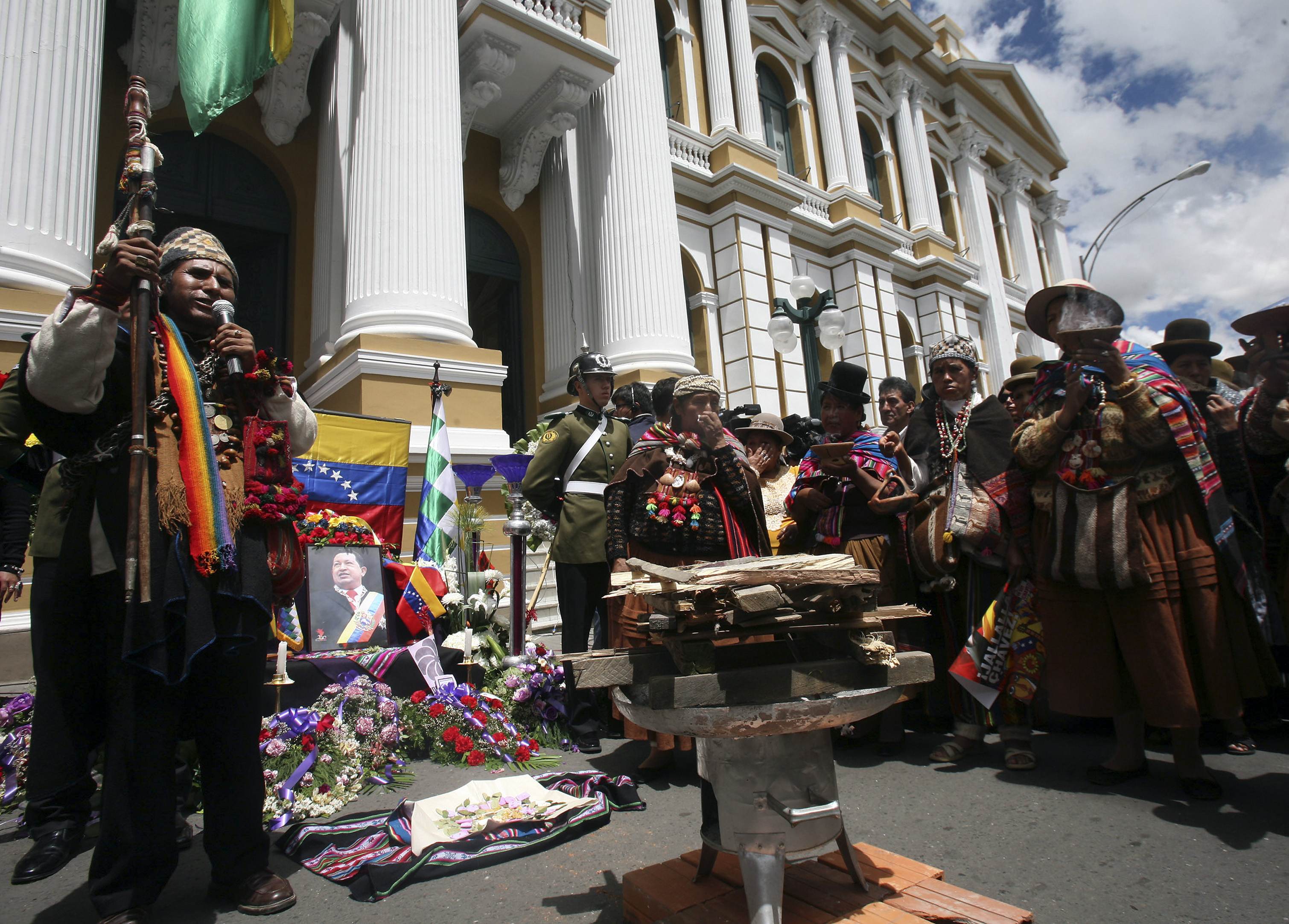 Un ritual boliviano para Chávez