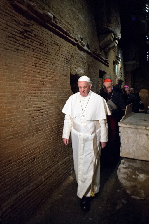 Por primera vez un papa, Francisco, baja hasta la tumba de San Pedro (Foto)