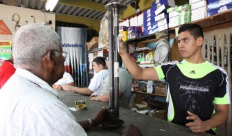 Escasez y sobreprecio de autopartes ponen en aprietos a los conductores