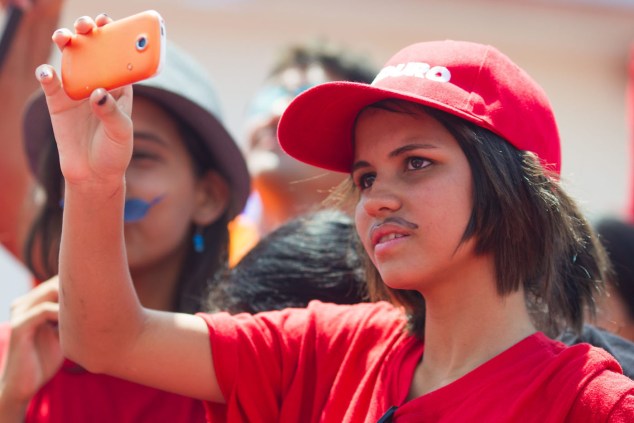 EL CHAVISMO SE ANOTA A LA MODA "MOUSTACHE"