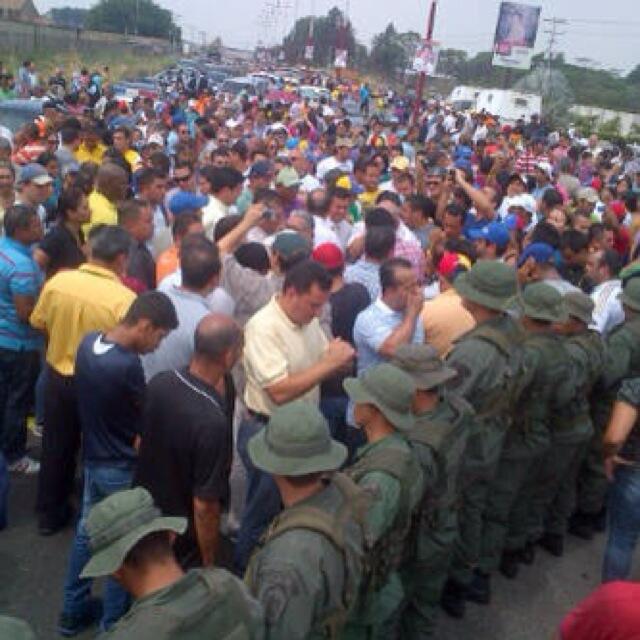 GNB arremete contra manifestantes en Barinas (Fotos)