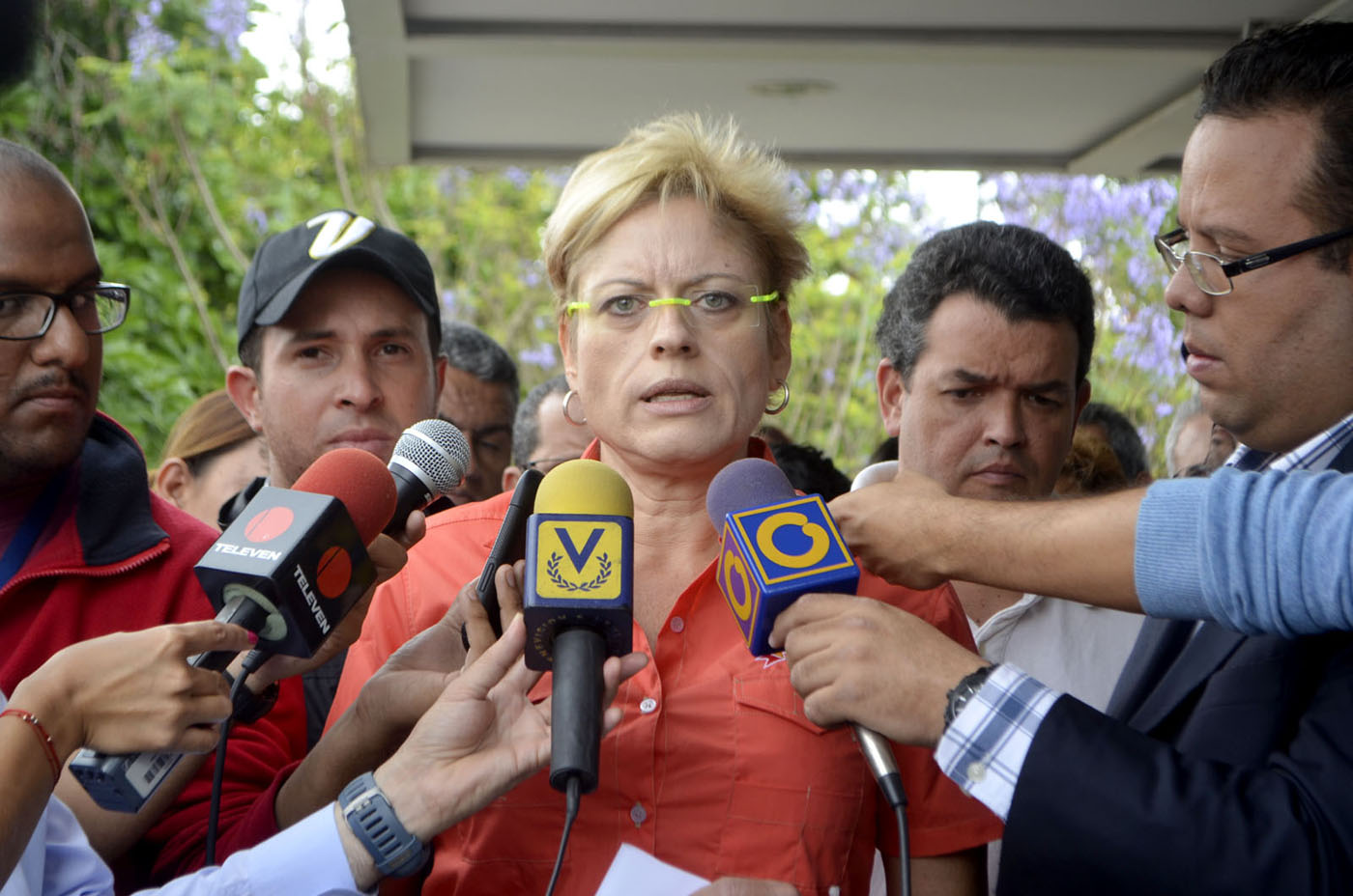 Simpatizantes del Psuv hostigan a trabajadores de la gobernación de Miranda (Video)