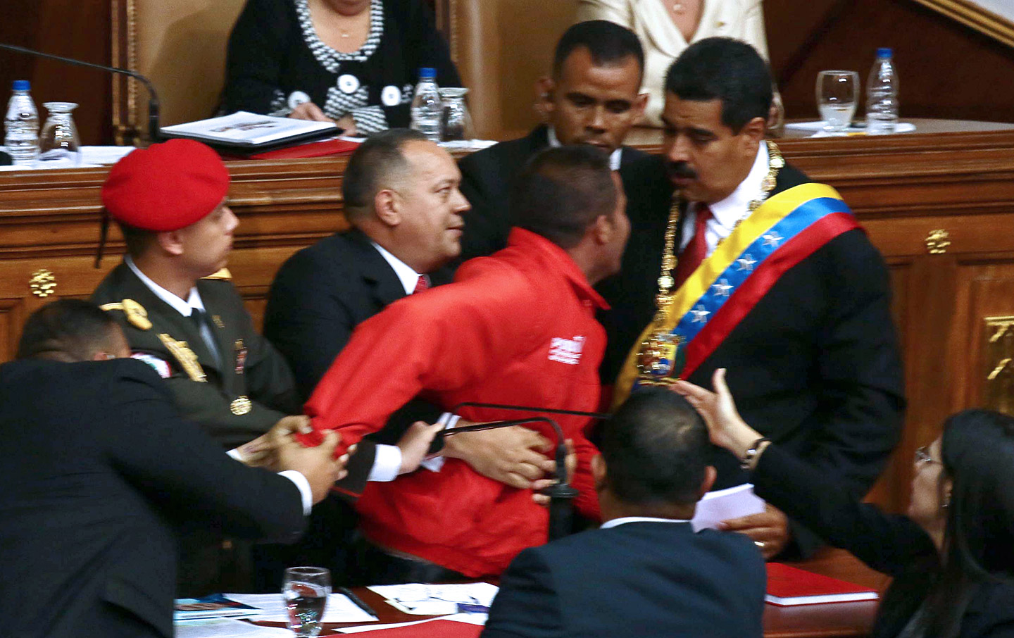 A la cárcel de Coro por “ofensa agravada al jefe de gobierno” para el espontáneo que asustó a Maduro