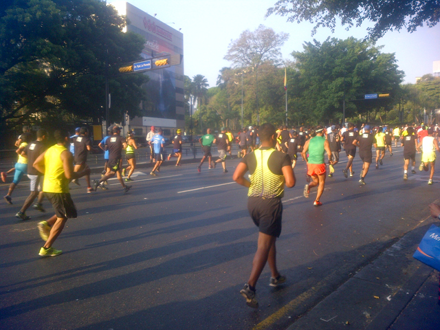 Caraqueños disfrutan de la carrera-caminata de Cargill (Fotos)