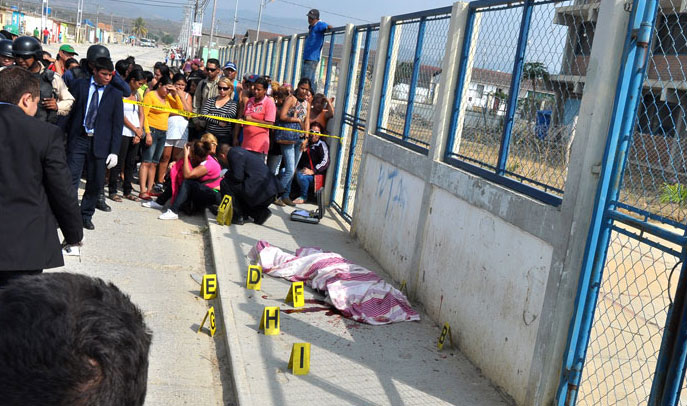 Balacera frante a liceo deja un saldo de dos personas fallecidas (FOTO)