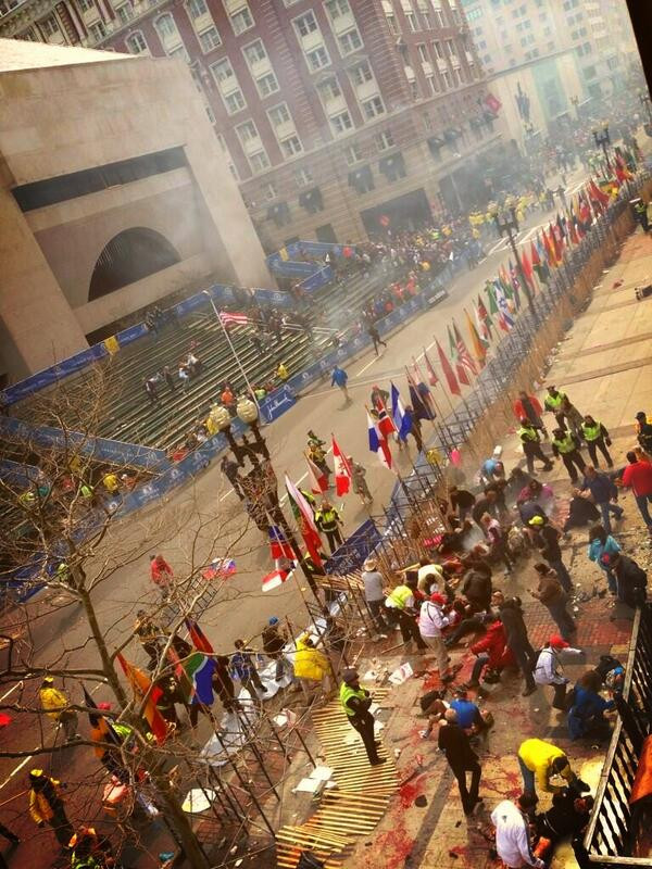 Dos fallecidos y 23 heridos por explosión en la meta del maratón de Boston (Fotos)