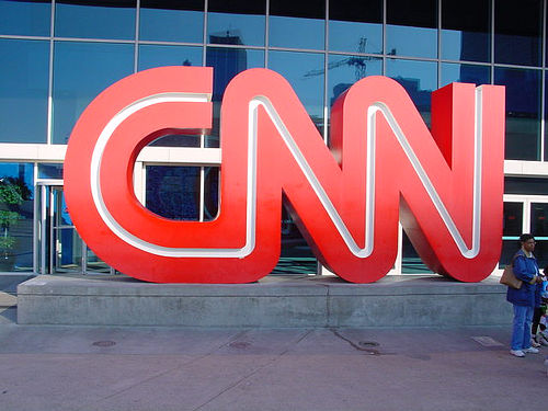 Venezolanos manifiestan frente a a sede de CNN en Atlanta
