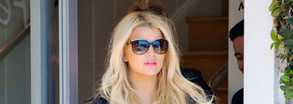 ¿Jessica Simpson tiene un zapato distinto en cada pie? (Foto)