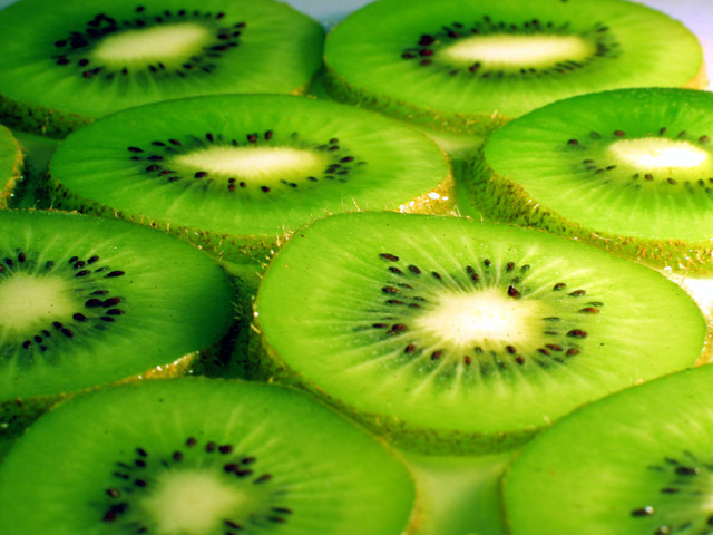 Conoce las siete razones para comer kiwi todos los días