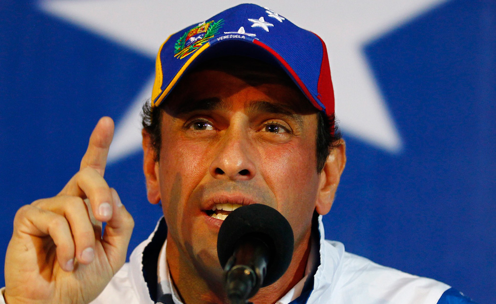 Capriles: Mientras el pueblo tiene dificultades ellos ven aviones en París