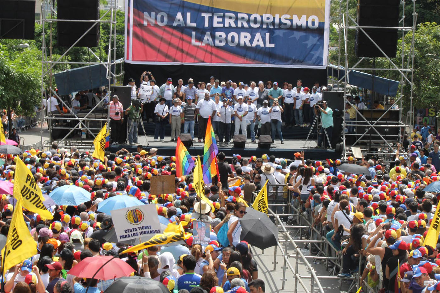 Trabajadores exigieron al Gobierno salario digno para cubrir necesidades básicas (Fotos)