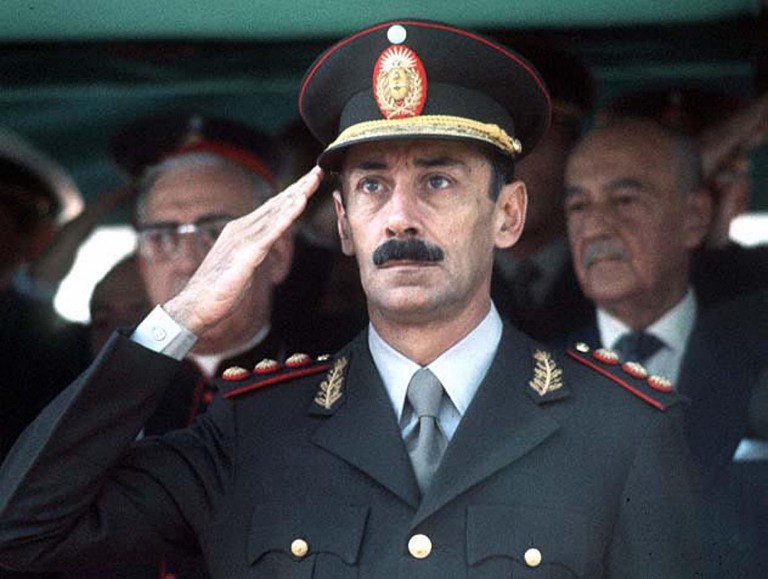 Prensa argentina centra sus portadas en la noticia de la muerte de Videla