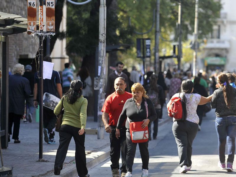 Miles de personas varadas en tercer día de huelga de transporte en Argentina