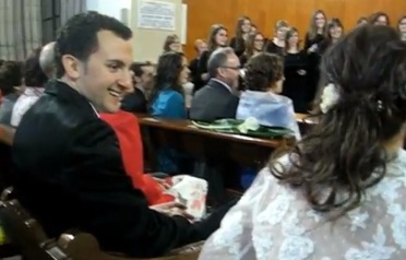 A este novio le dieron tremenda sorpresa en plena boda (Video)