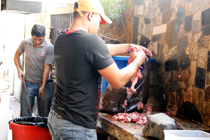 Cerraron restaurante chino por vender comida descompuesta (Fotos)