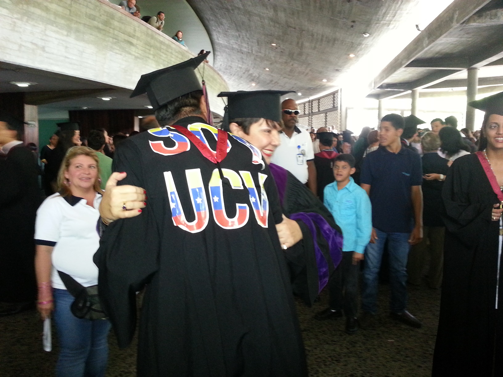 Los estudiantes encontraron una forma original para protestar en su acto de graduación (Fotos)