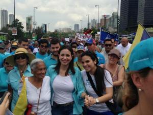 María Corina Machado se une a la marcha en apoyo a los universitarios (FOTO)
